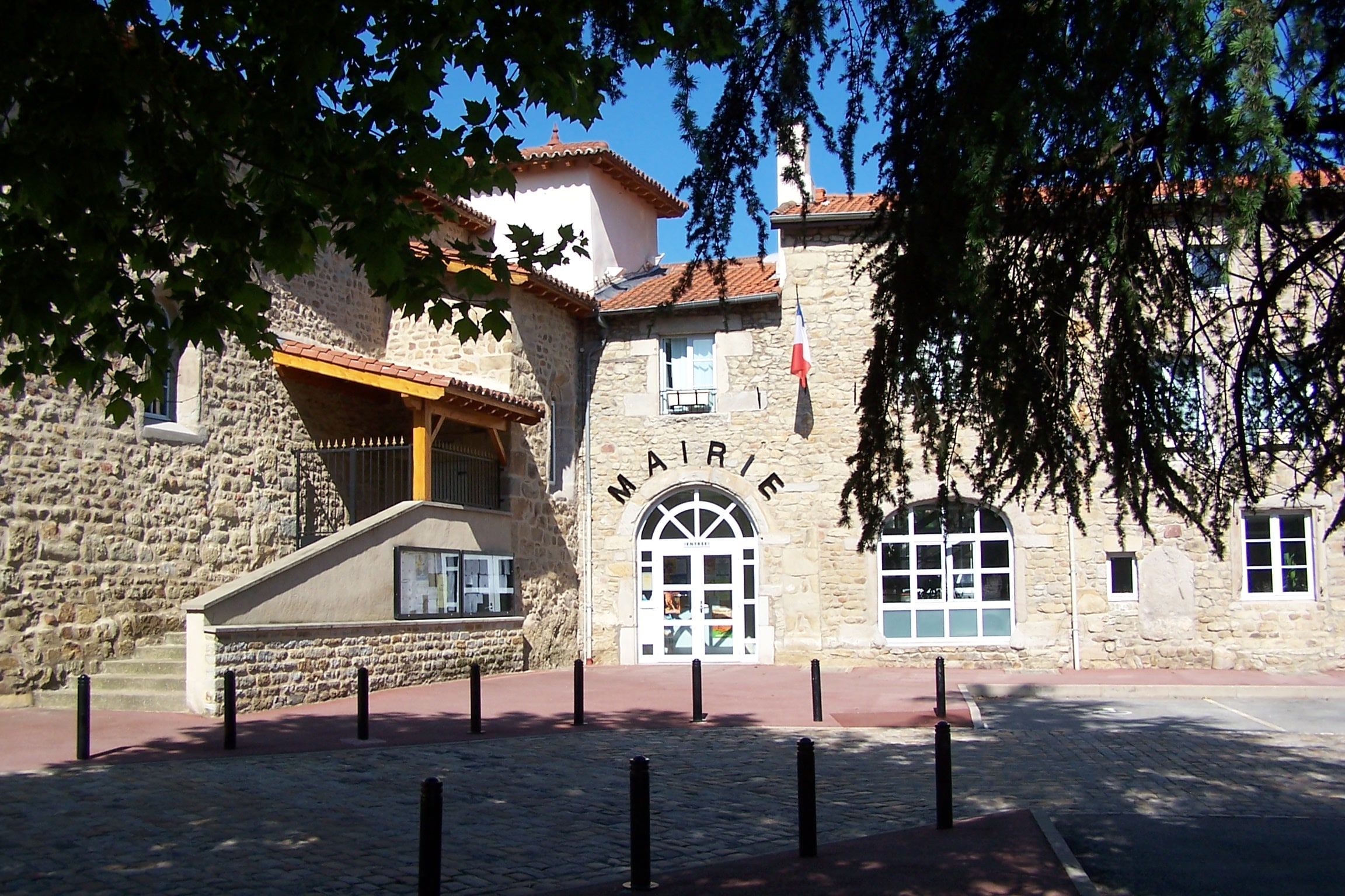 Mairie de Villars - Diagnostic et inspection de toiture par HDC Rénov Habitat