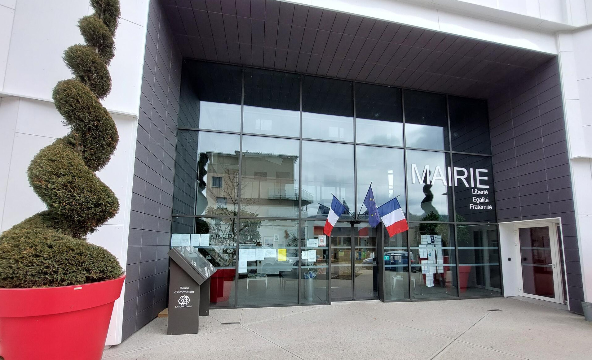 Mairie de La Fouillouse - Diagnostic et inspection de toiture par HDC Rénov Habitat