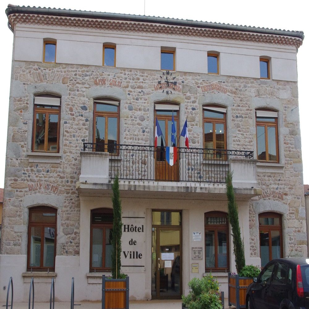 Mairie de Saint-Just-Saint-Rambert - Entretien de toiture et zinguerie par HDC Rénov Habitat